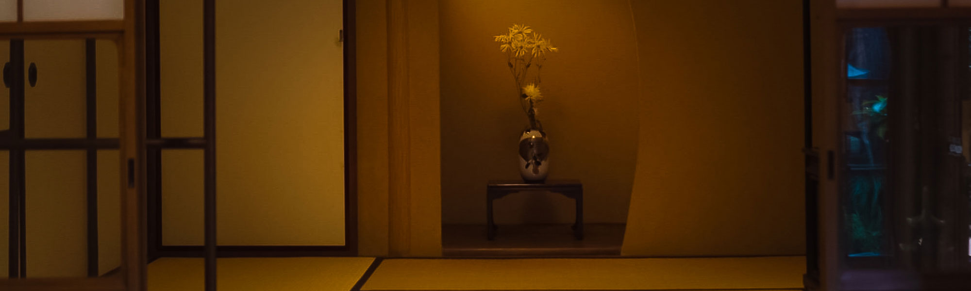 Classic tea & Cocktail Gion Kashoan inside