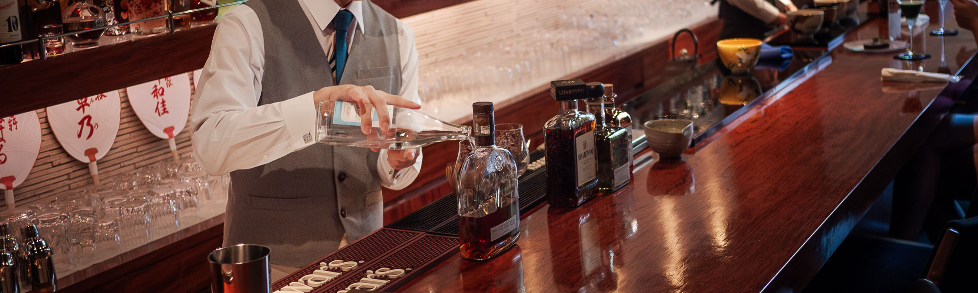 Classic tea & Cocktail Gion Kashoan bartender